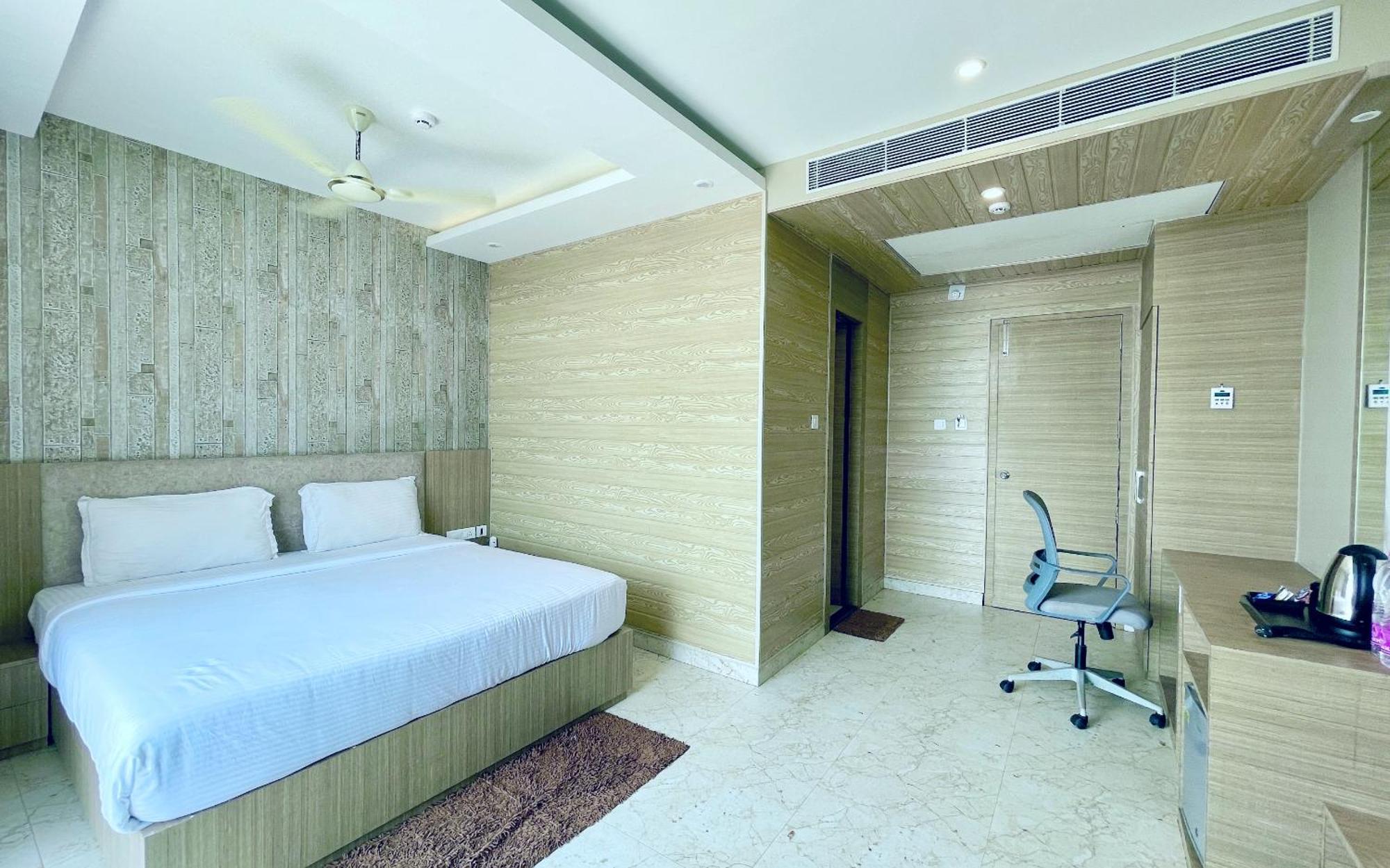 A Luxury Hotel - T - B - Suite Near Sea Beach And Temple - Fully Air Conditioned Hotel At Prime Location - Beach Front And Near Temple - Hygiene & Spacious Room - With Wifi- Restaurant- Lift- And- Parking - Best Hotel In Puri Exterior foto